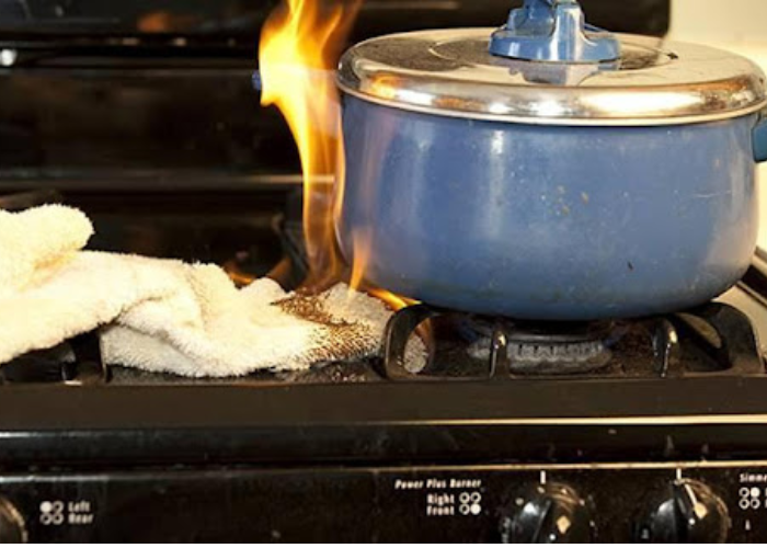 Bất cẩn khi nấu ăn