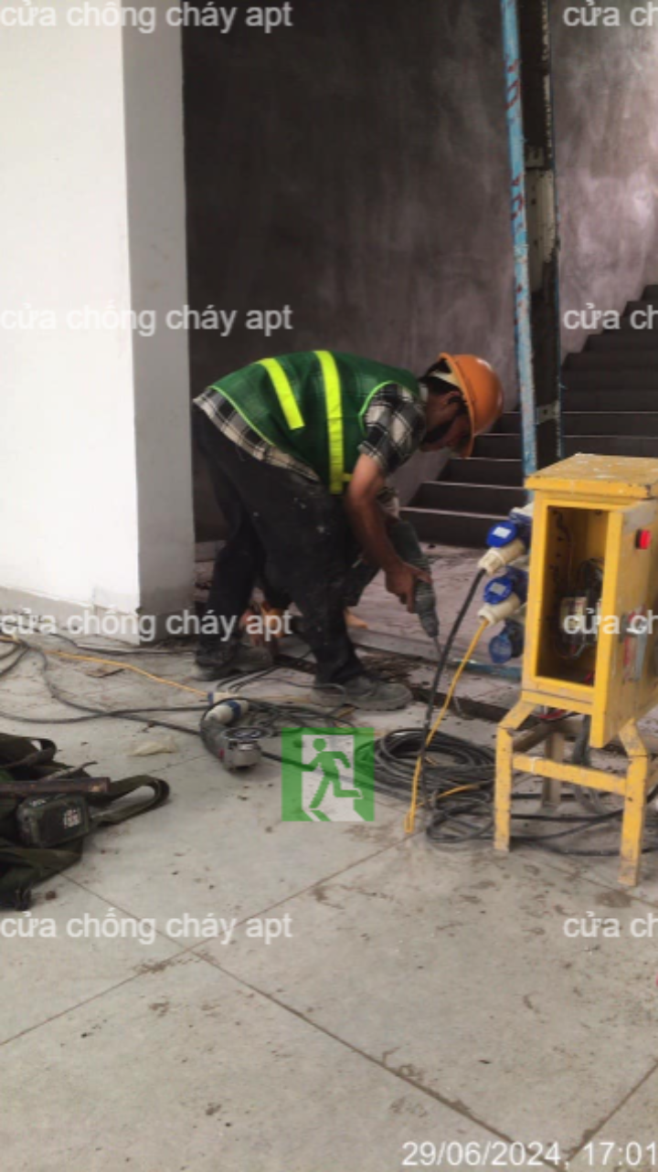 lắp khung cửa chống cháy