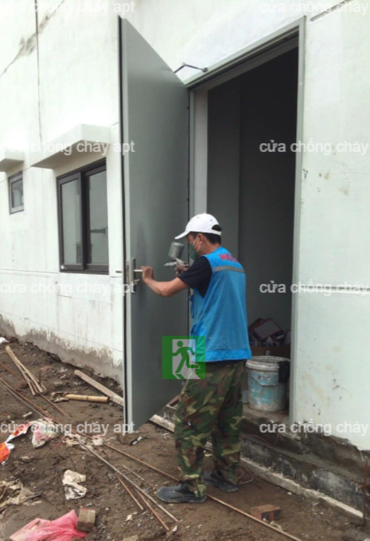 lắp khóa cửa chống cháy