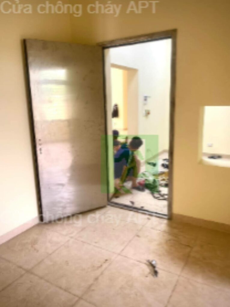 cua chong chay apt 44